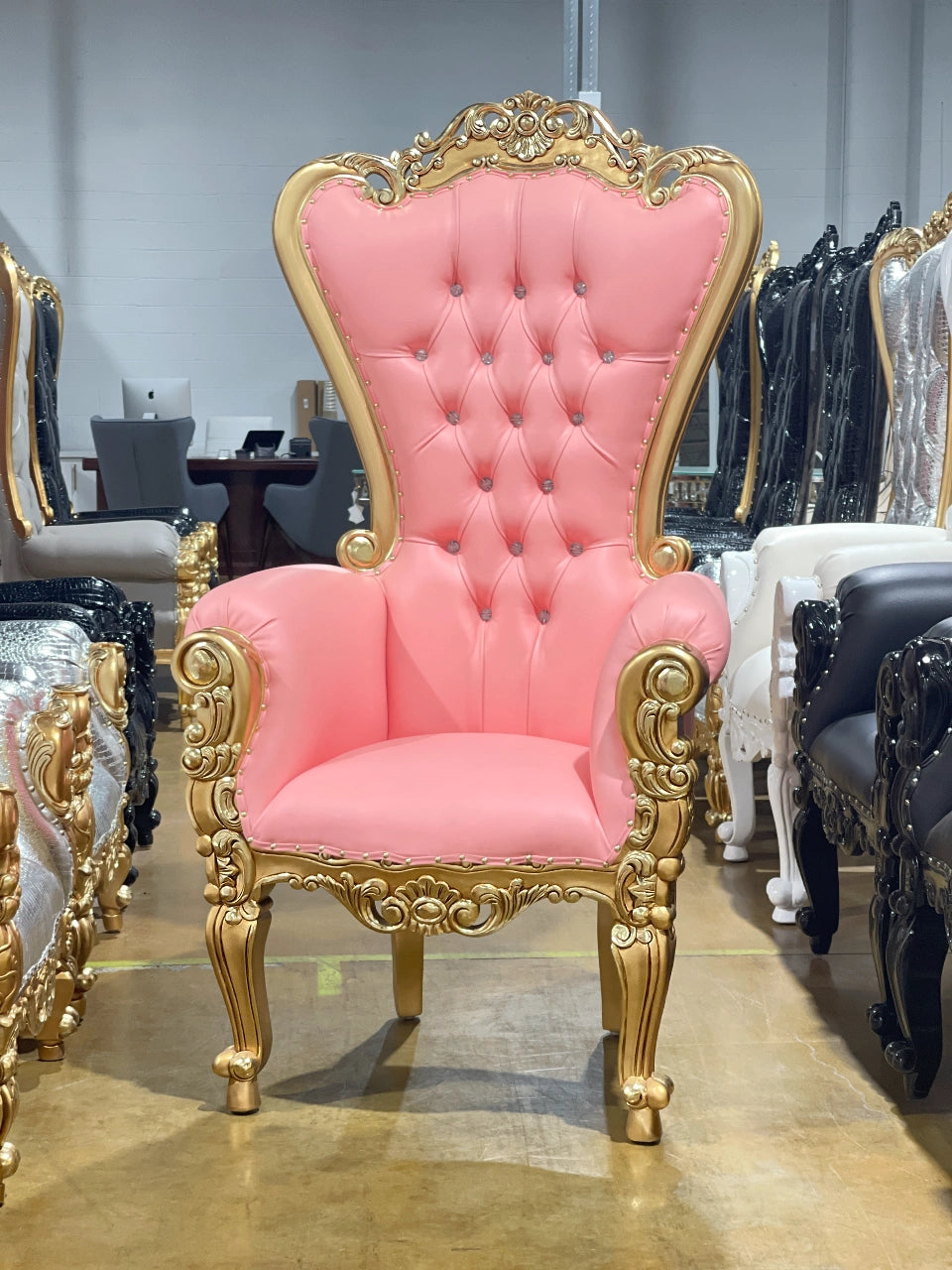 Pink throne online chair